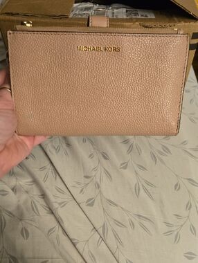 MICHAEL KORS Dusty Pink Tan Pebbled Leather Zip Wallet